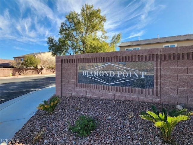 view of community / neighborhood sign