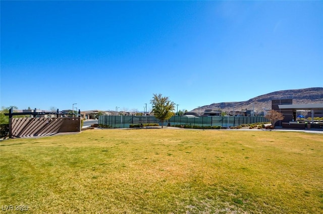 view of yard with fence and a mountain view