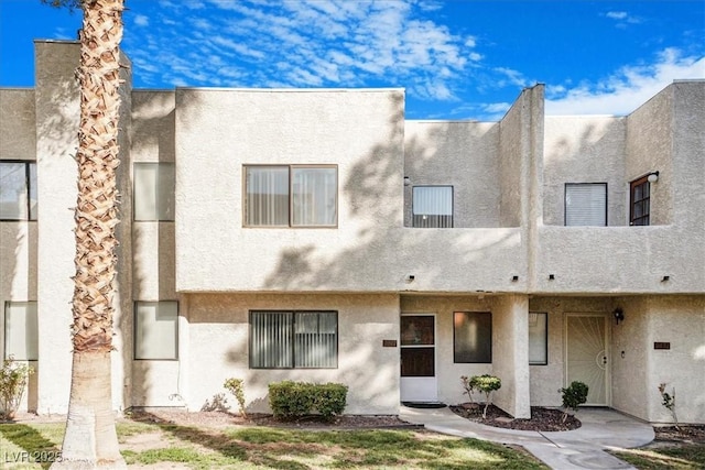 view of front of property featuring stucco siding