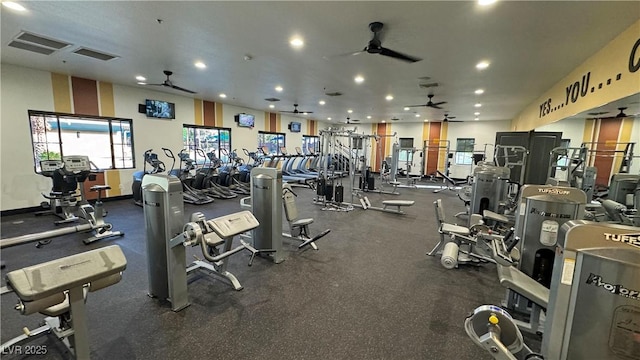 workout area featuring a ceiling fan, recessed lighting, visible vents, and baseboards