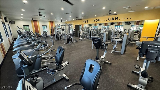 exercise room featuring visible vents, recessed lighting, and a ceiling fan