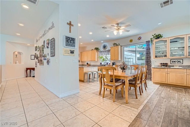 dining space featuring recessed lighting, visible vents, ceiling fan, and baseboards