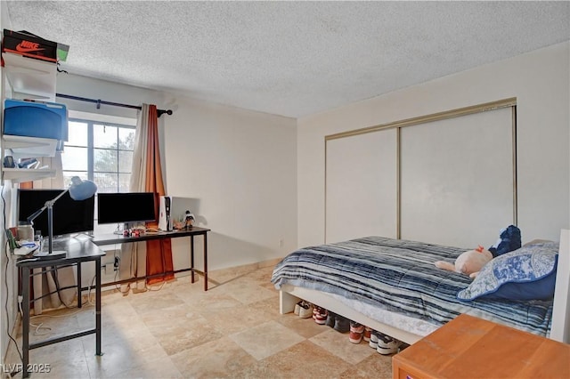 bedroom featuring a textured ceiling and a closet