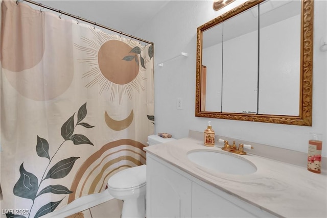 bathroom with a shower with curtain, vanity, and toilet