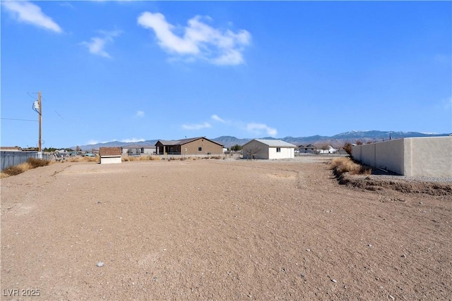 view of yard with fence and a mountain view