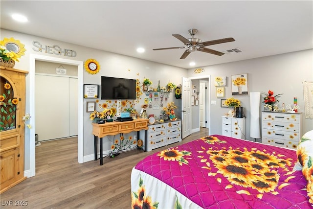 bedroom with ceiling fan, visible vents, wood finished floors, and recessed lighting