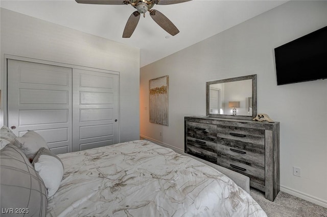 carpeted bedroom featuring ceiling fan, baseboards, and a closet