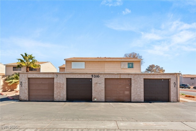 view of front facade with stucco siding