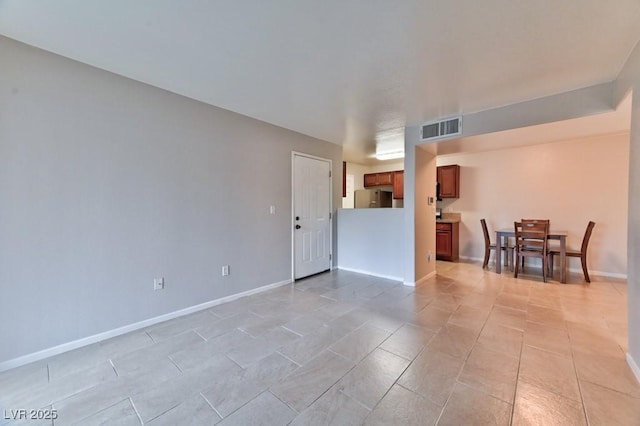 spare room featuring visible vents and baseboards