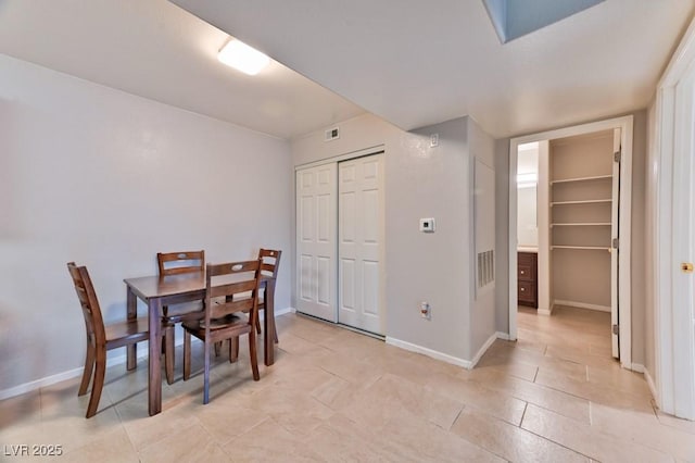 dining area featuring visible vents and baseboards