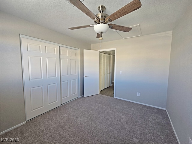 unfurnished bedroom with carpet, a closet, ceiling fan, a textured ceiling, and baseboards