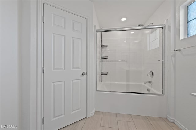 bathroom with enclosed tub / shower combo