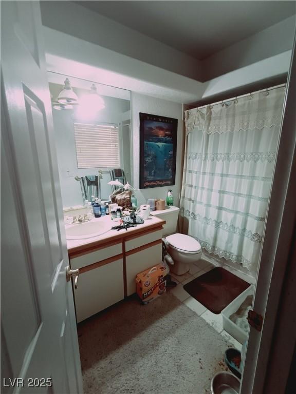 bathroom with toilet, a shower with shower curtain, and vanity