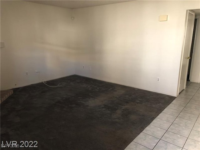 unfurnished room with light tile patterned floors