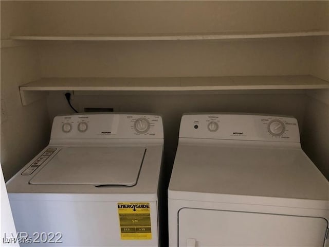 laundry room with washing machine and dryer