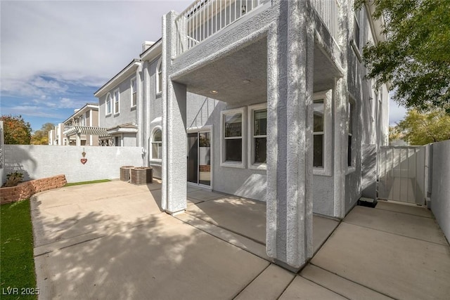 exterior space featuring a fenced backyard and a balcony