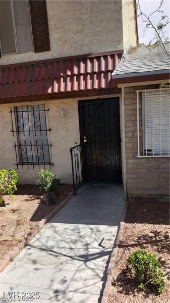 entrance to property with stucco siding