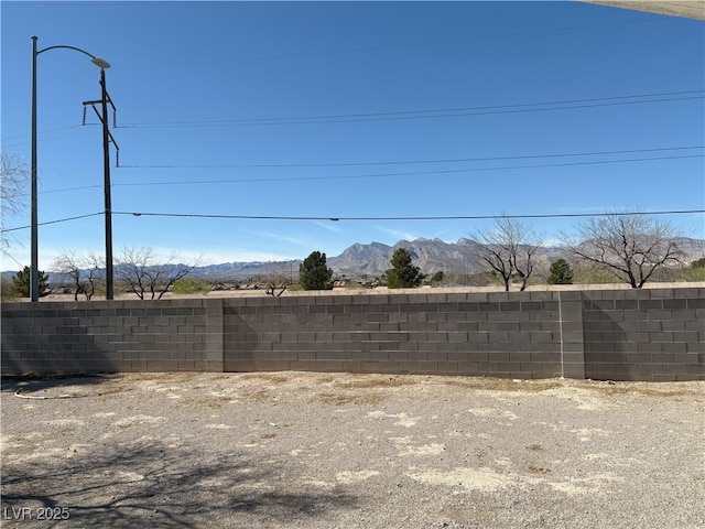 view of yard with fence and a mountain view