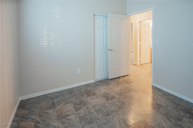 unfurnished bedroom featuring baseboards and a closet