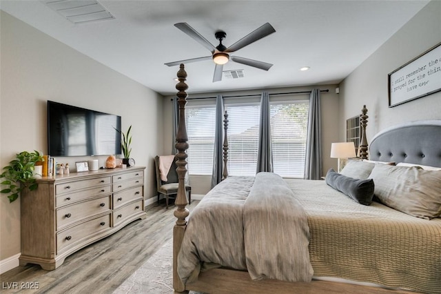 bedroom featuring light wood-style flooring, visible vents, ceiling fan, and baseboards