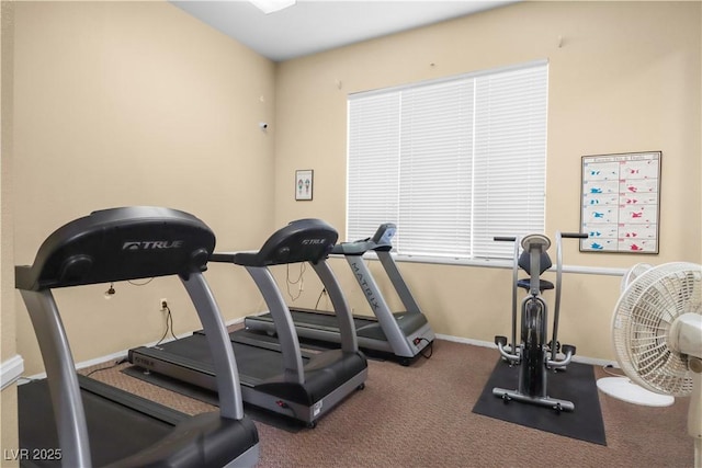 workout room with baseboards