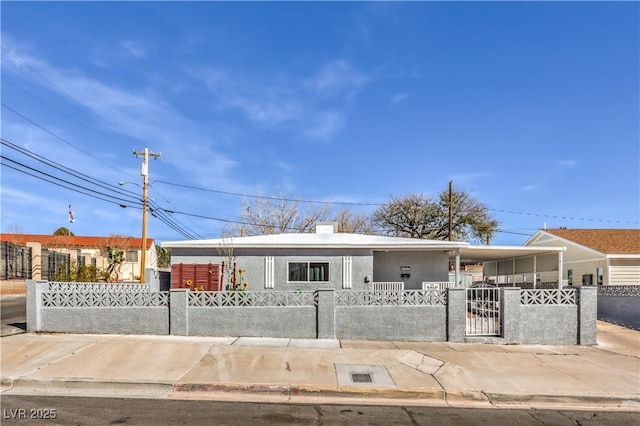 view of front of home featuring a fenced front yard and a gate