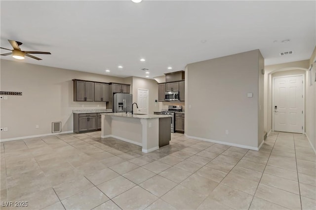 kitchen featuring recessed lighting, stainless steel appliances, a sink, visible vents, and baseboards