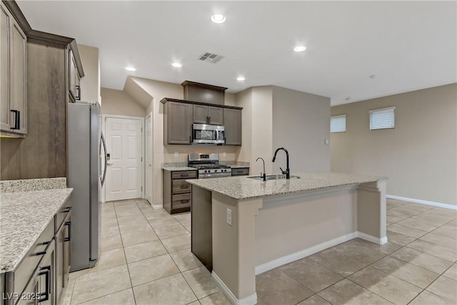 kitchen with recessed lighting, a sink, visible vents, appliances with stainless steel finishes, and an island with sink