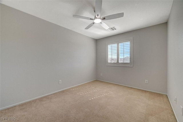 unfurnished room featuring a ceiling fan, light carpet, visible vents, and baseboards