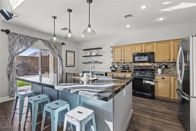 kitchen with dark wood-type flooring, visible vents, backsplash, and black appliances