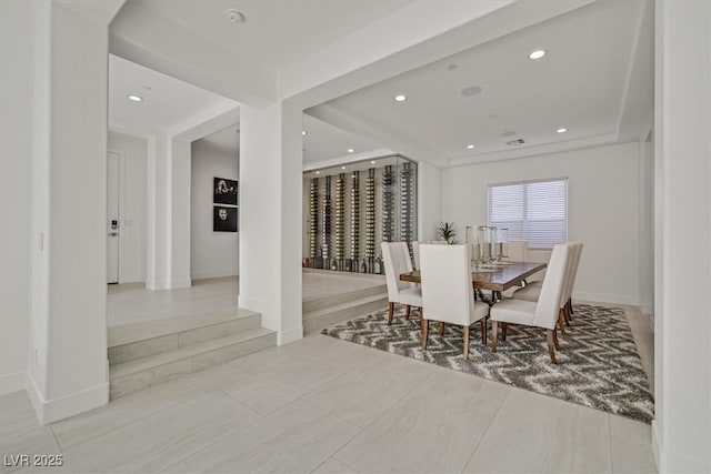 dining room with visible vents, baseboards, and recessed lighting