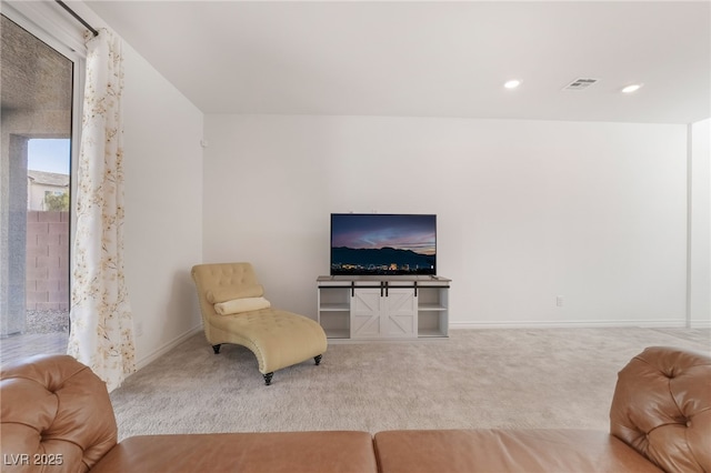 living area featuring baseboards, visible vents, carpet flooring, and recessed lighting