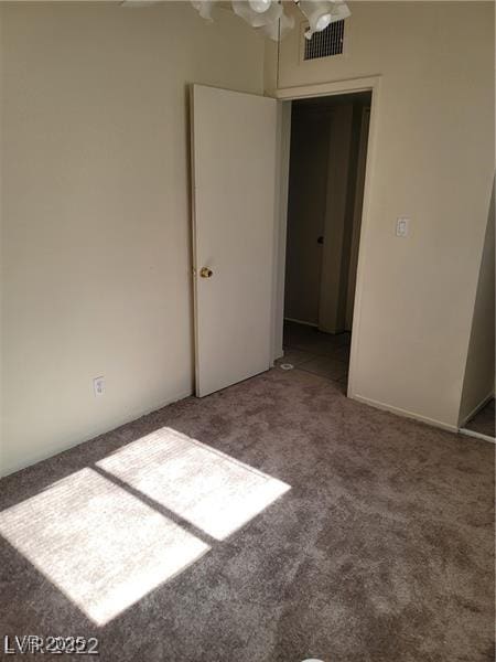 spare room featuring carpet and visible vents