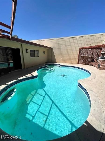 view of swimming pool featuring a patio area and a fenced in pool