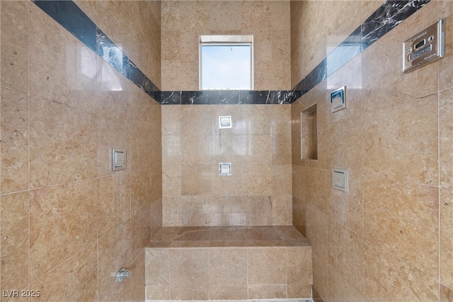 bathroom featuring a tile shower