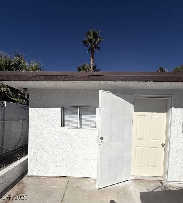 view of exterior entry with stucco siding