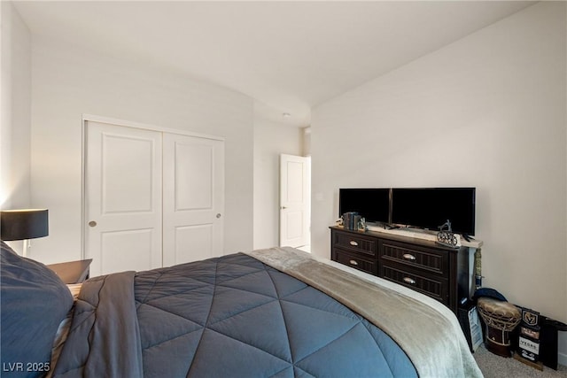 bedroom featuring carpet floors and a closet