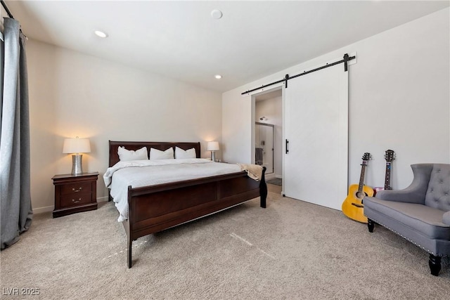 bedroom featuring light carpet, a barn door, and recessed lighting