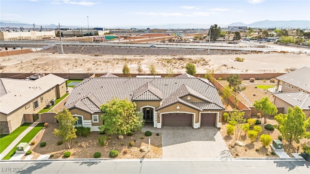 birds eye view of property featuring a mountain view