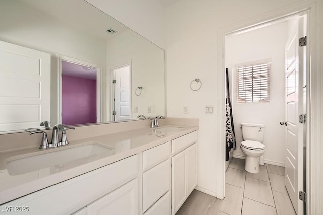 full bathroom featuring visible vents, a sink, toilet, and double vanity