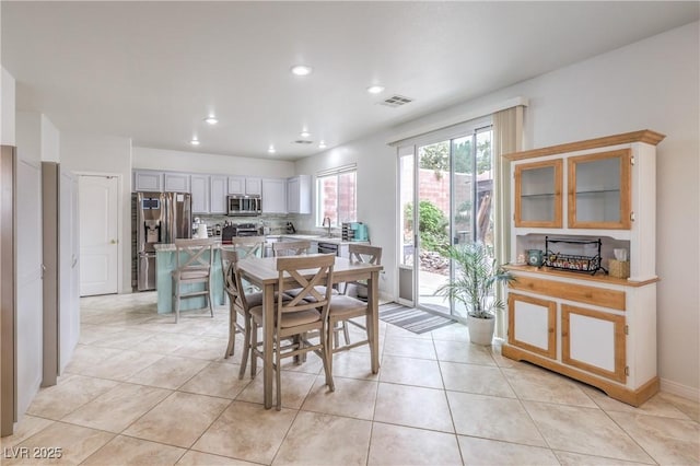 dining space with light tile patterned floors, baseboards, visible vents, and recessed lighting