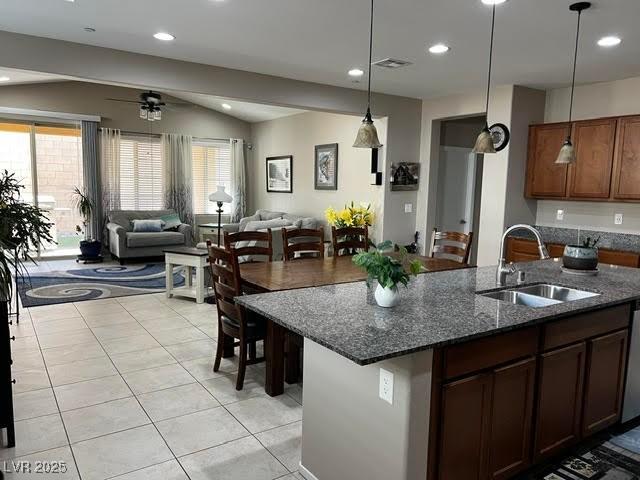 kitchen featuring decorative light fixtures, recessed lighting, open floor plan, a sink, and ceiling fan