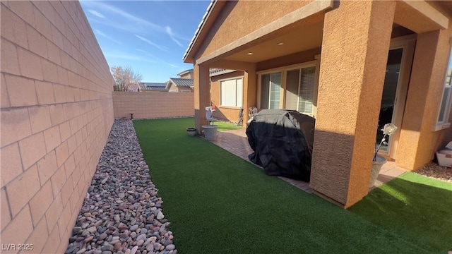 view of yard featuring a fenced backyard