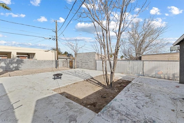 view of yard featuring a patio area, a fire pit, and a fenced backyard