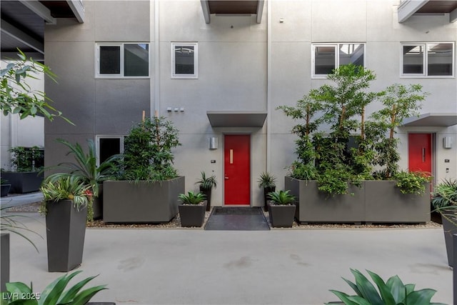 view of exterior entry featuring stucco siding