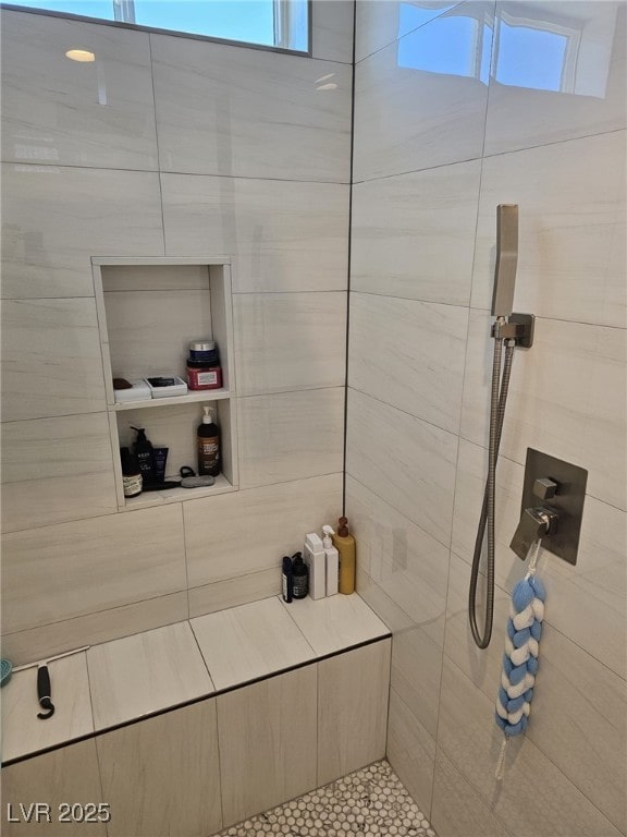 full bathroom featuring a tile shower