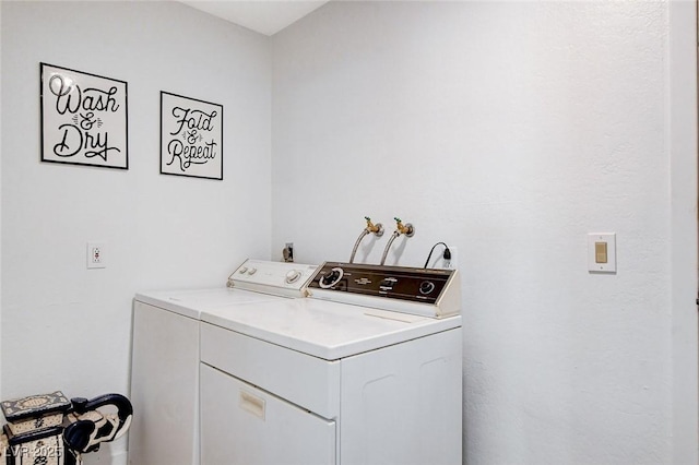 washroom with laundry area and independent washer and dryer