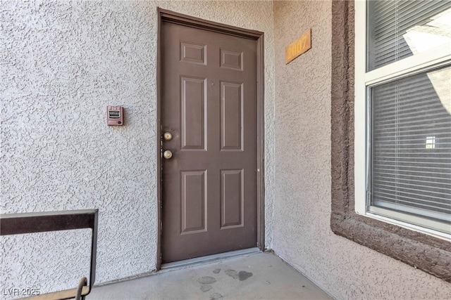 view of exterior entry with stucco siding