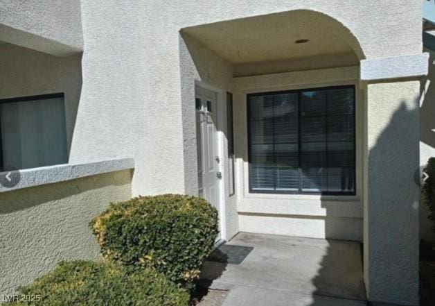 property entrance featuring stucco siding