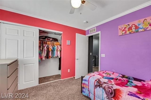 bedroom featuring carpet flooring, a ceiling fan, visible vents, a closet, and crown molding